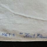 Drap ancien brodé métis fleur bleue dans la lisière 205 X 315 cm