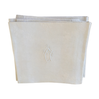 6 D monogram towels
