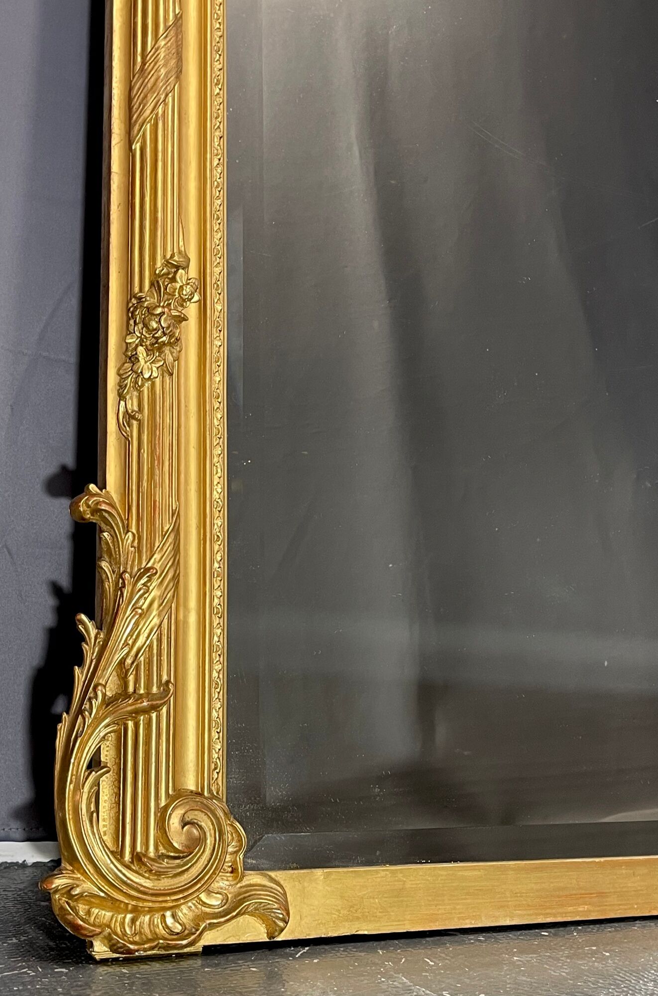 Mirror period XIXth Napoleon III, gilding gold leaf, very good condition