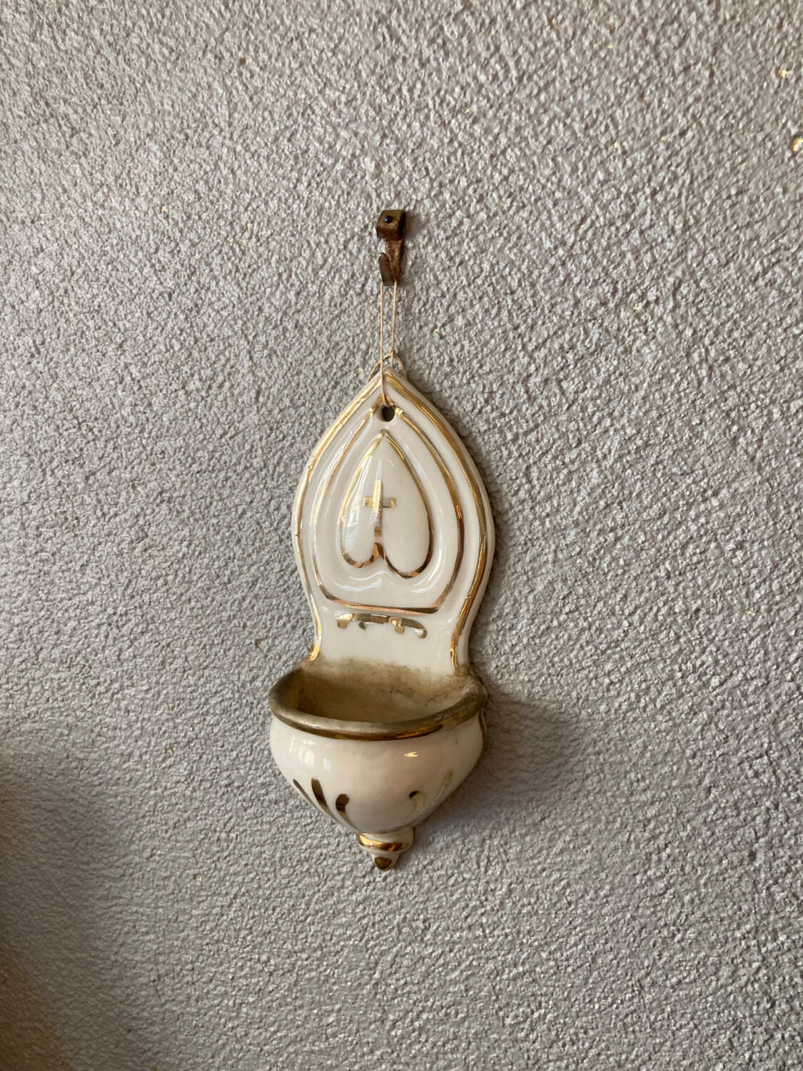 Limoges porcelain font