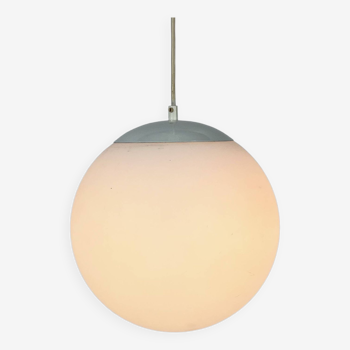 Lampe boule suspendue vintage en verre par hala zeist, 1960s