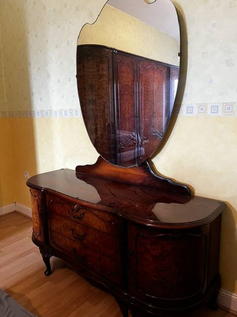 Coiffeuse art deco avec miroir biseauté de forme ovale