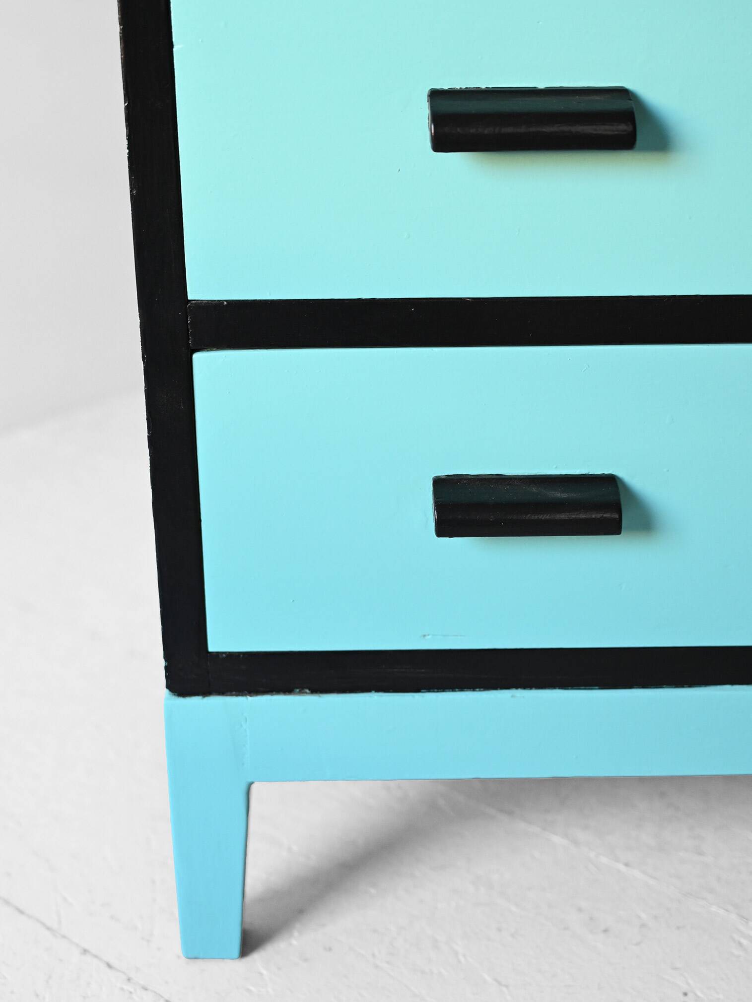 Armoire en bois vintage