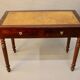 Bureau plat en acajou xixème dessus cuir