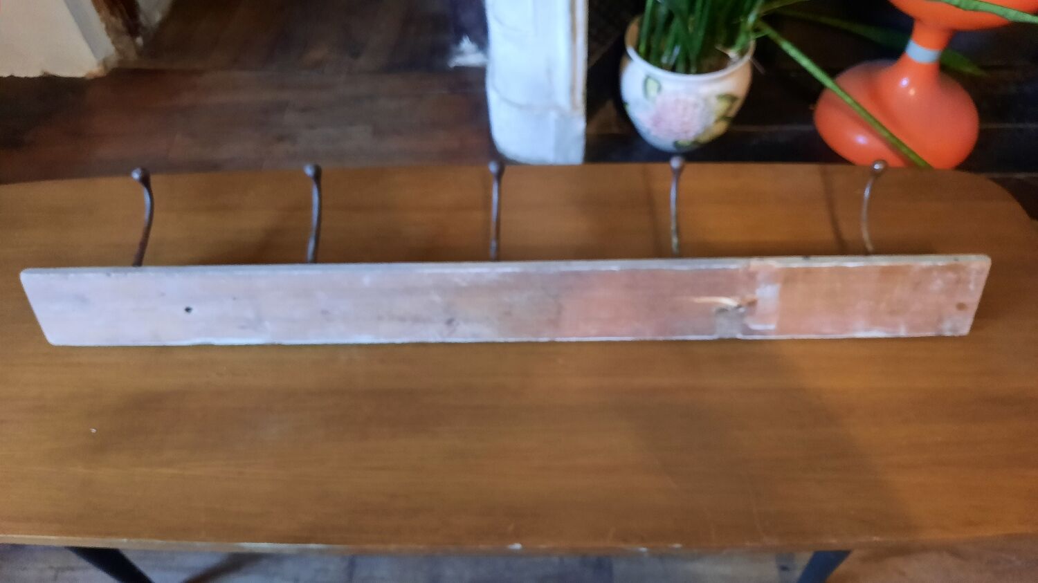 Wall coat rack with 5 hooks