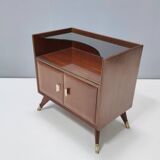 Paire de tables de chevet en noyer et cristal
