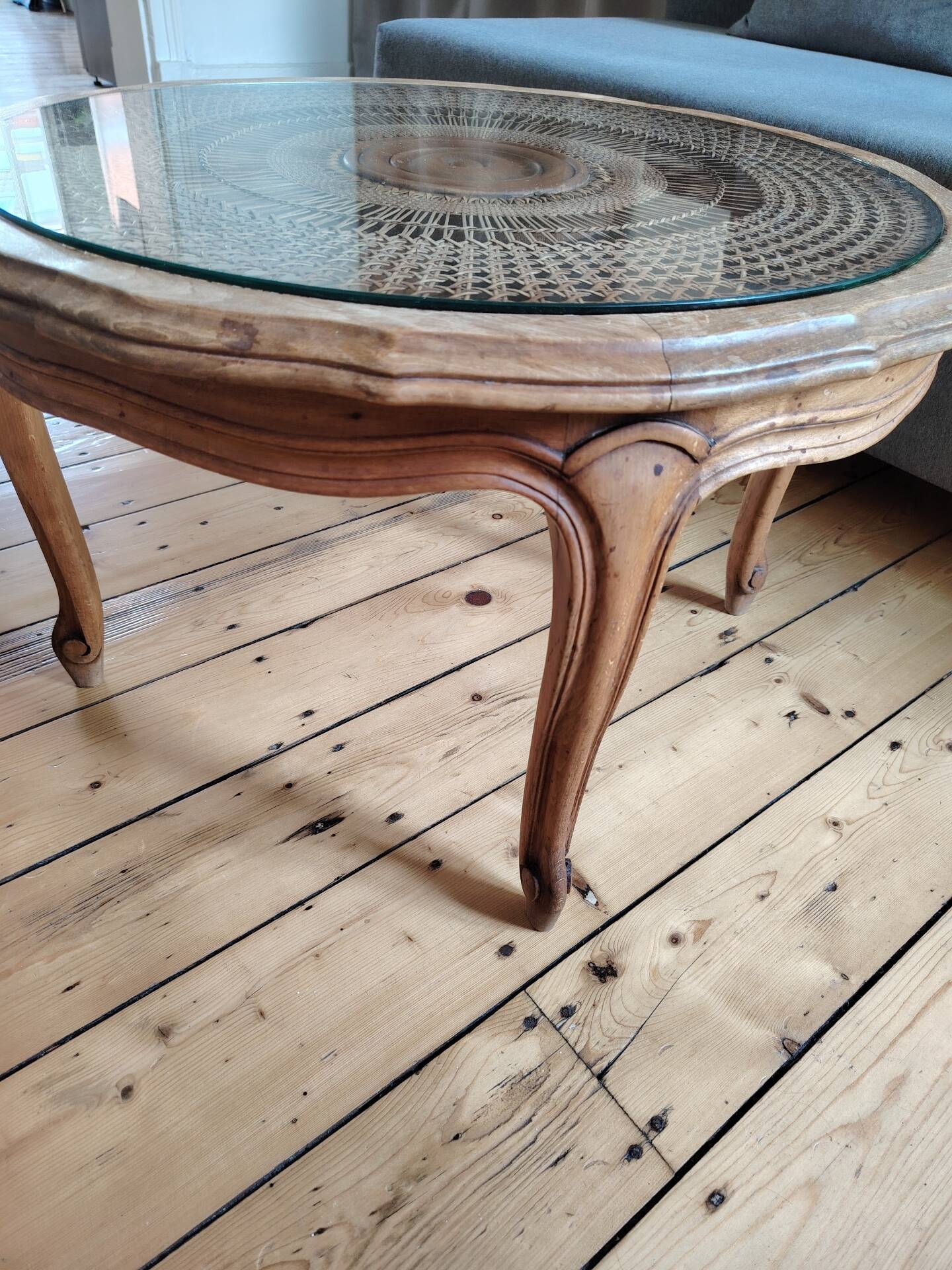 Vintage coffee table from the 60s – Rattan top with a sunburst pattern