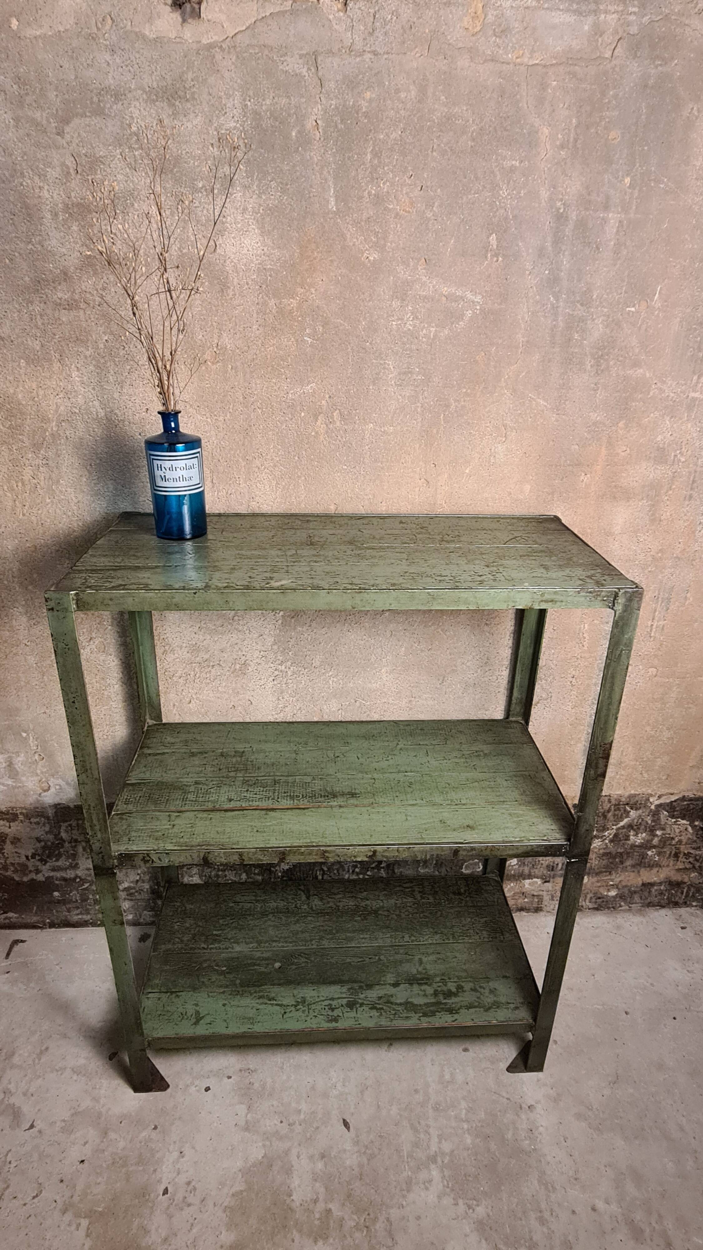 Étagère d'atelier