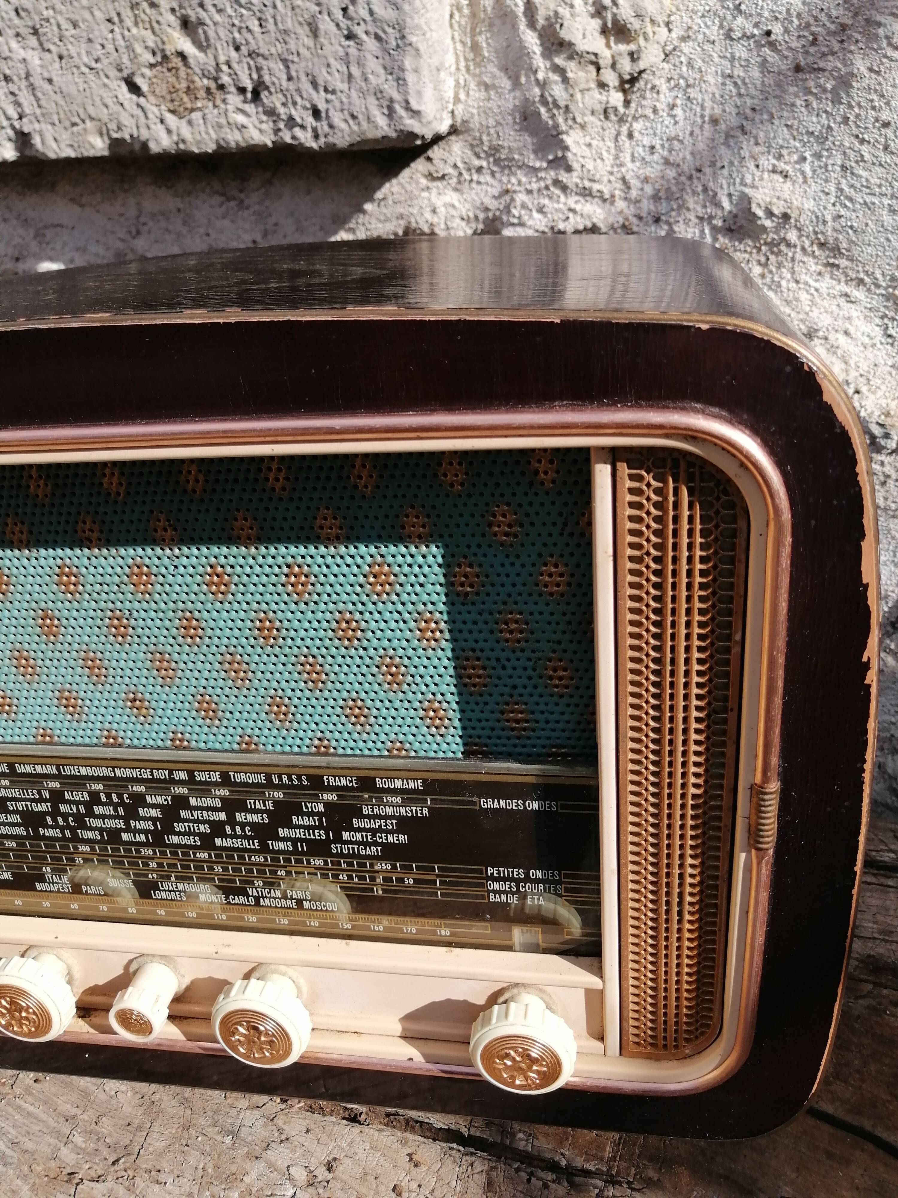 Vintage radio