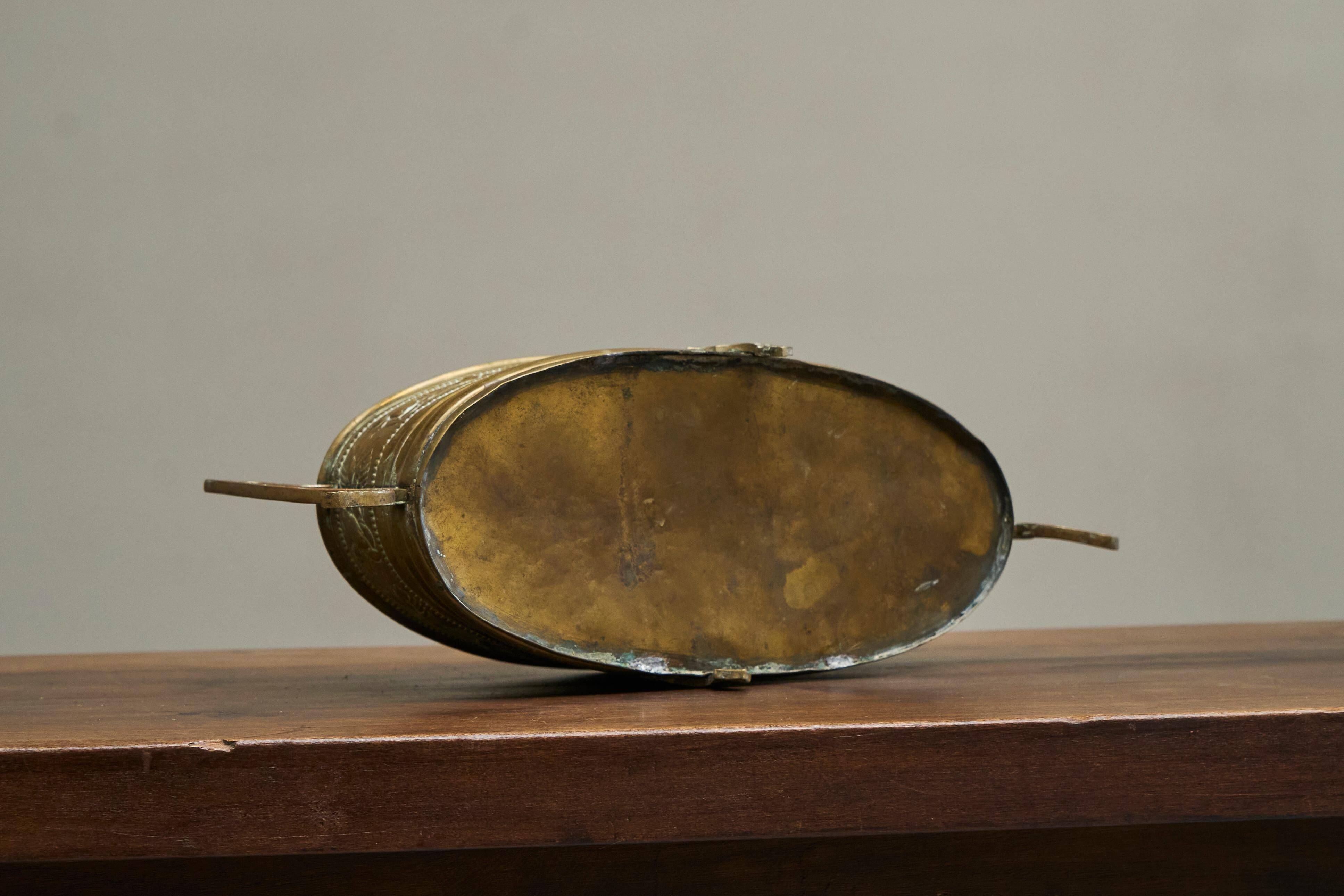 Neoclassical cache-pot in patinated brass, 19th century.