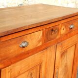 Ancien buffet de famille très élégant en noyer