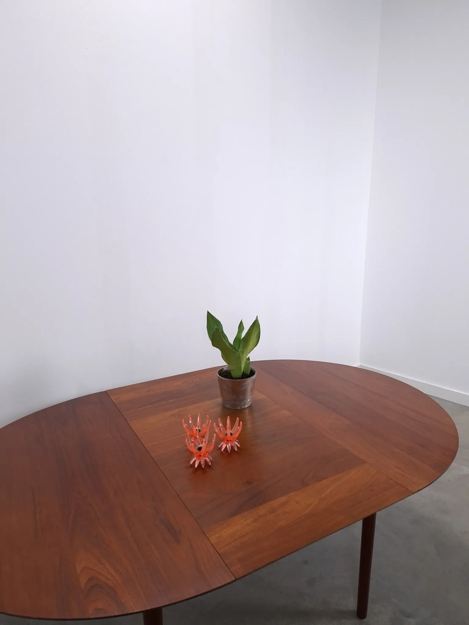 Vintage Danish Søborg Møbelfabrik extendable oval round dining table teak