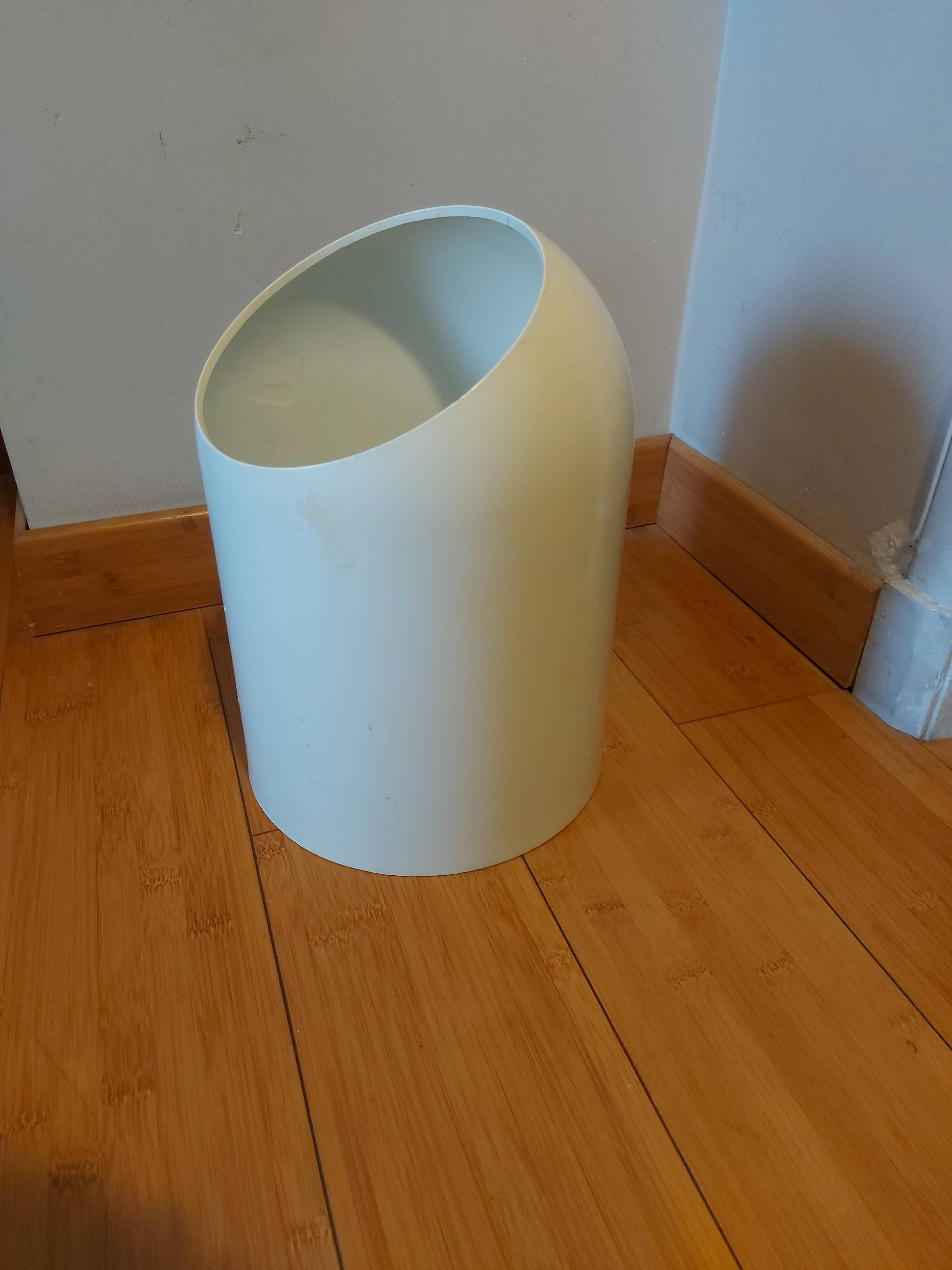 Waste paper basket , design Makio Hasuike , Italy