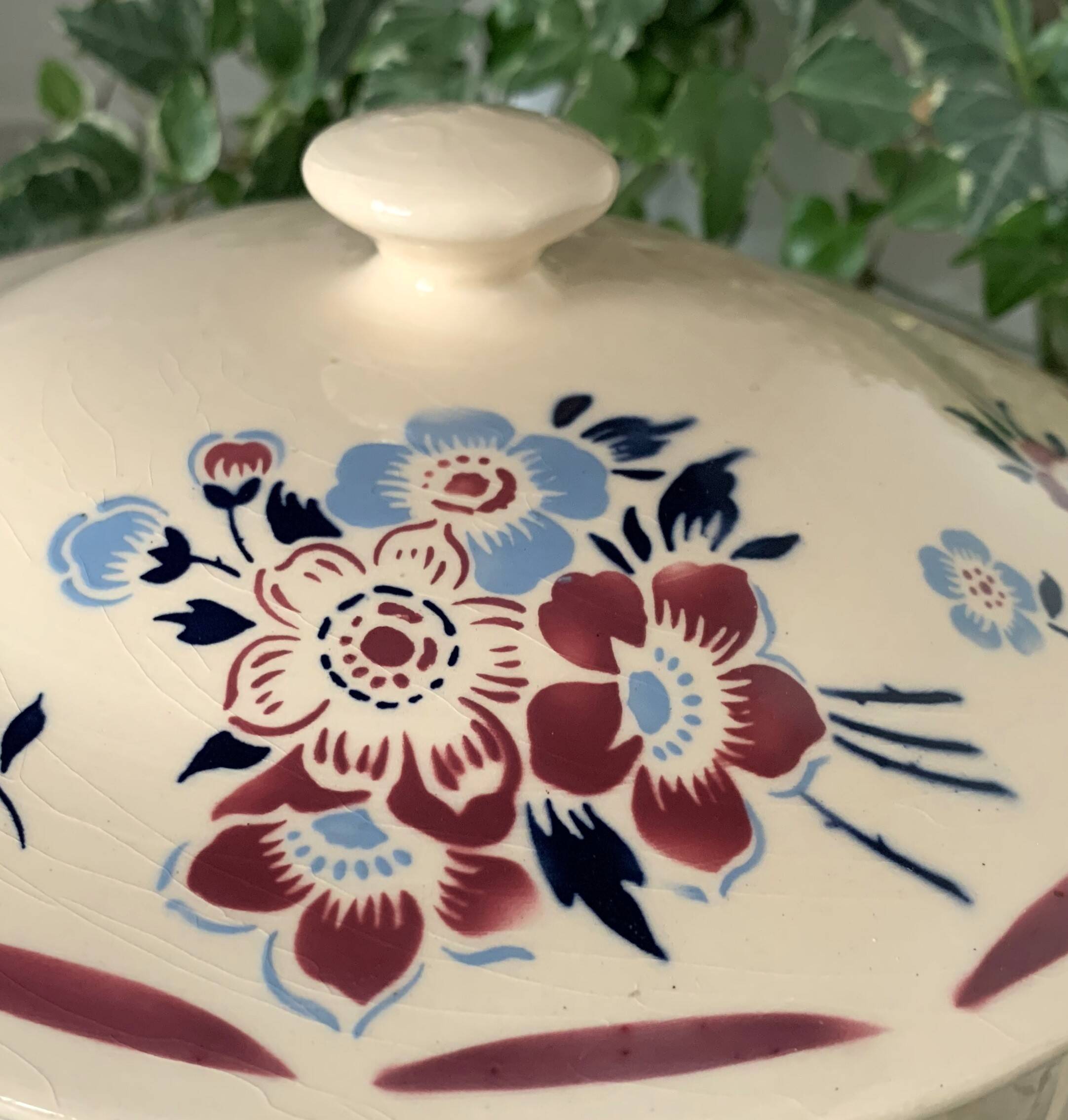 Old tureen / vegetable bowl in earthenware from Lunéville K&G