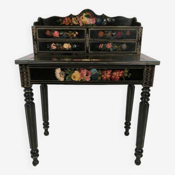 Bonheur du jour en bois laqué noir à riches décors peints de fleurs et d’oiseaux, Napoléon III