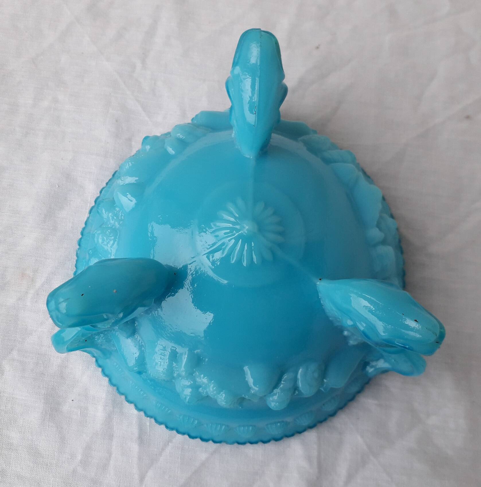 Bonbonnière en opaline bleue