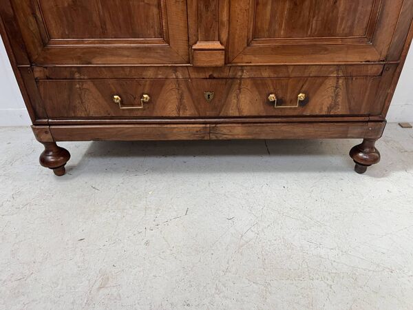 Armoire de style Napoléon III en noyer massif XIX siècle