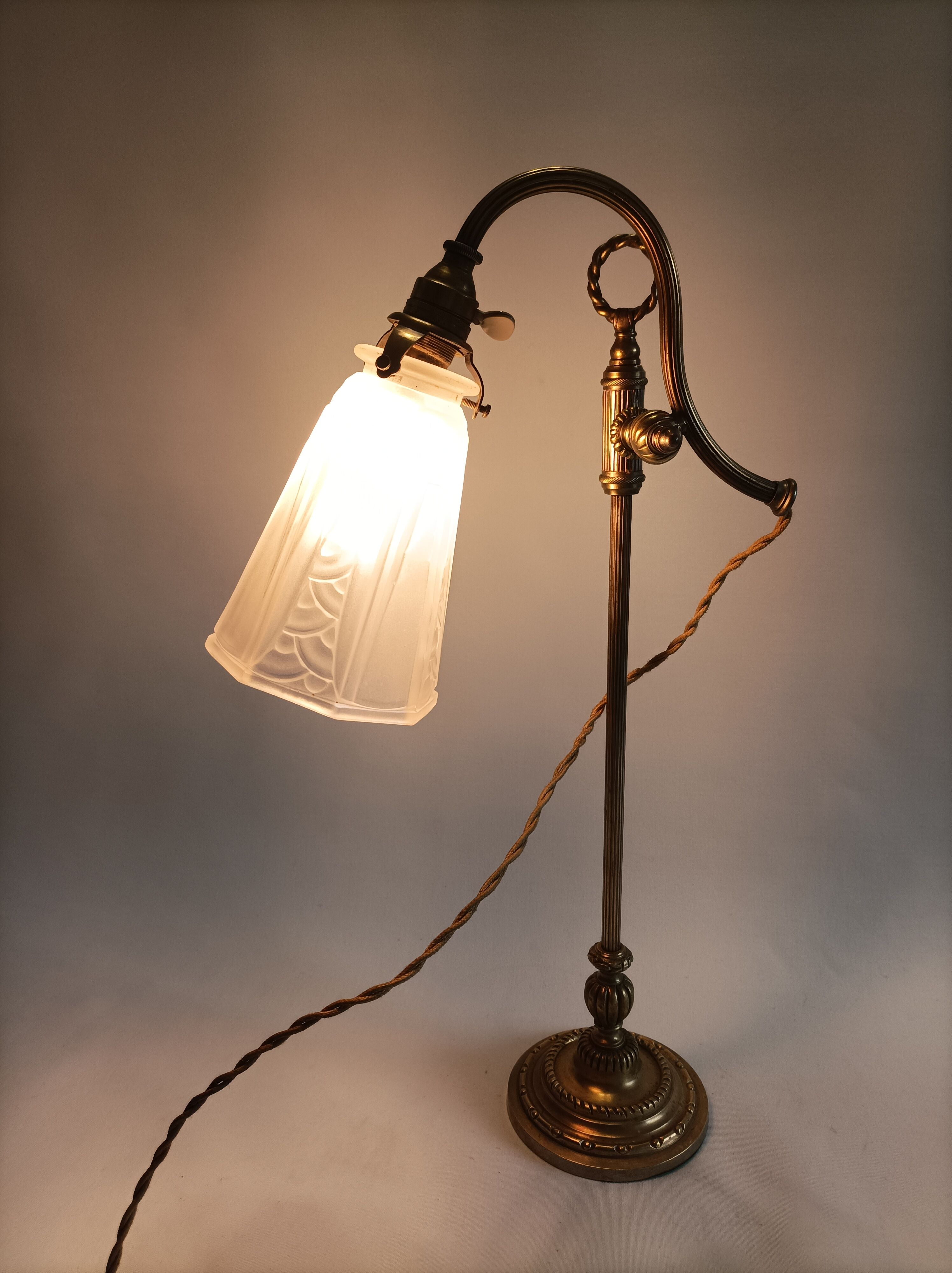 Bronze desk art deco lamp with tulip signed "schneider"