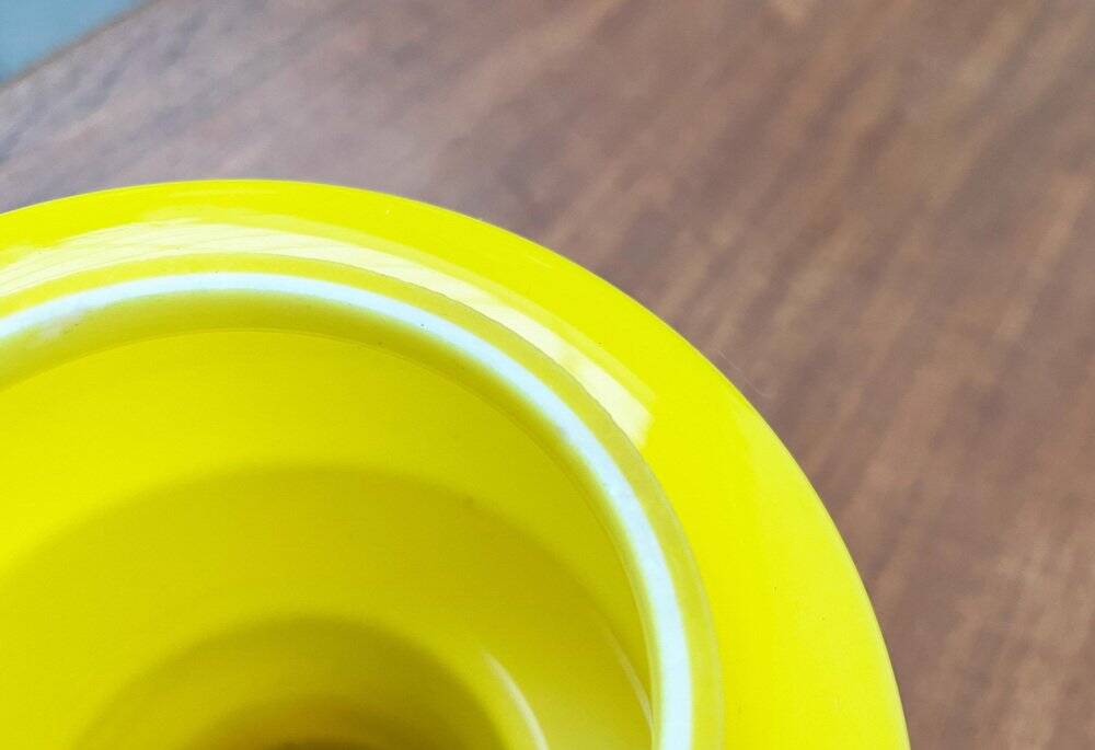 Mid-century yellow glass table lamp model 120 by Uno & Östen Kristiansson for Luxus, Vittsjö, Sweden, 1950s.