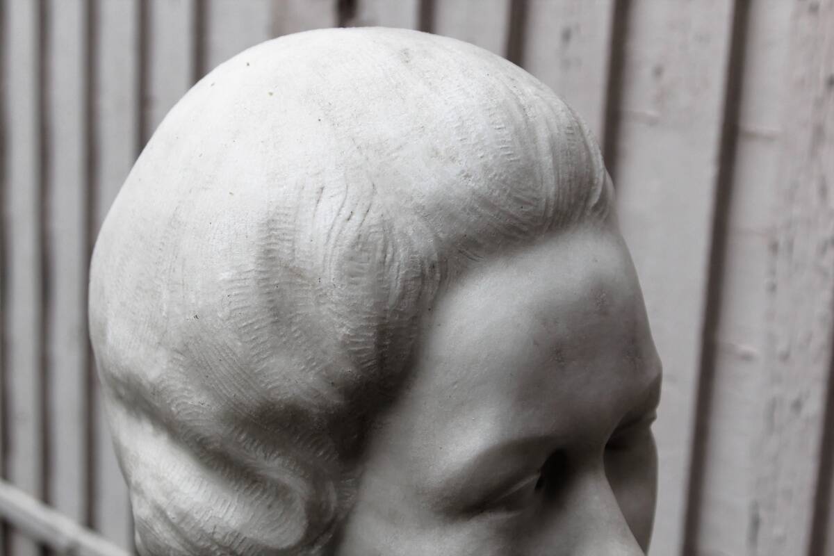 Important white marble bust, signed Léoni, 19th century