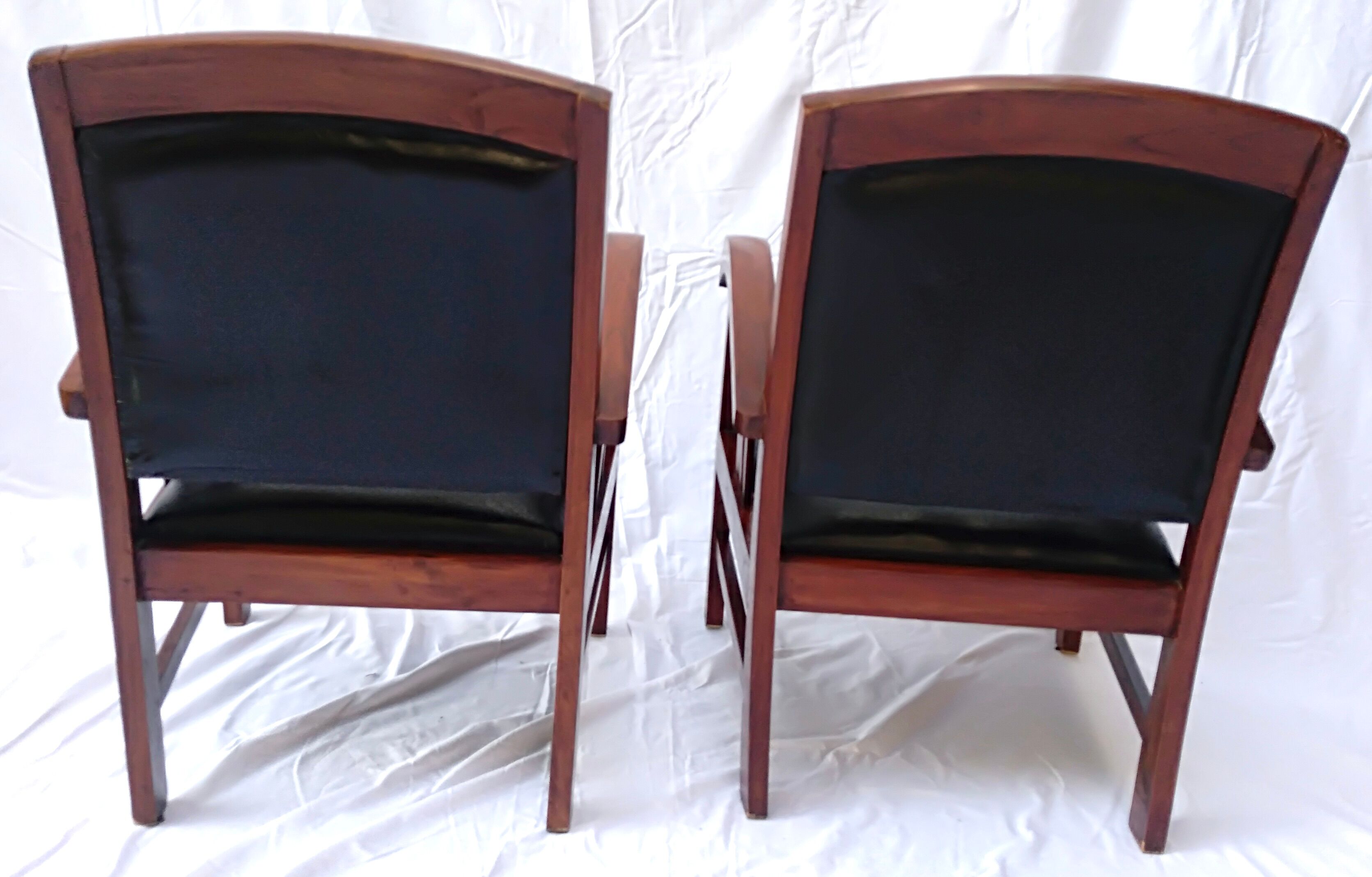 Paire de fauteuils style colonial bois et cuir de chèvre