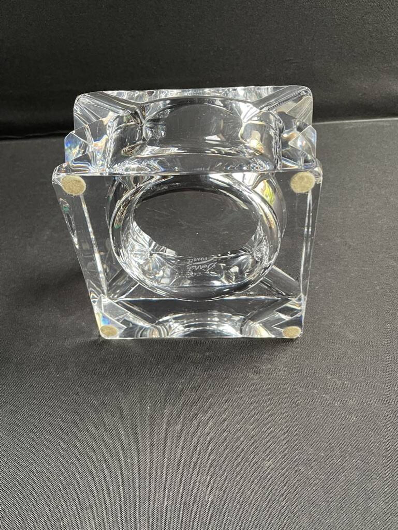Important cendrier cristal de Sèvres taillé