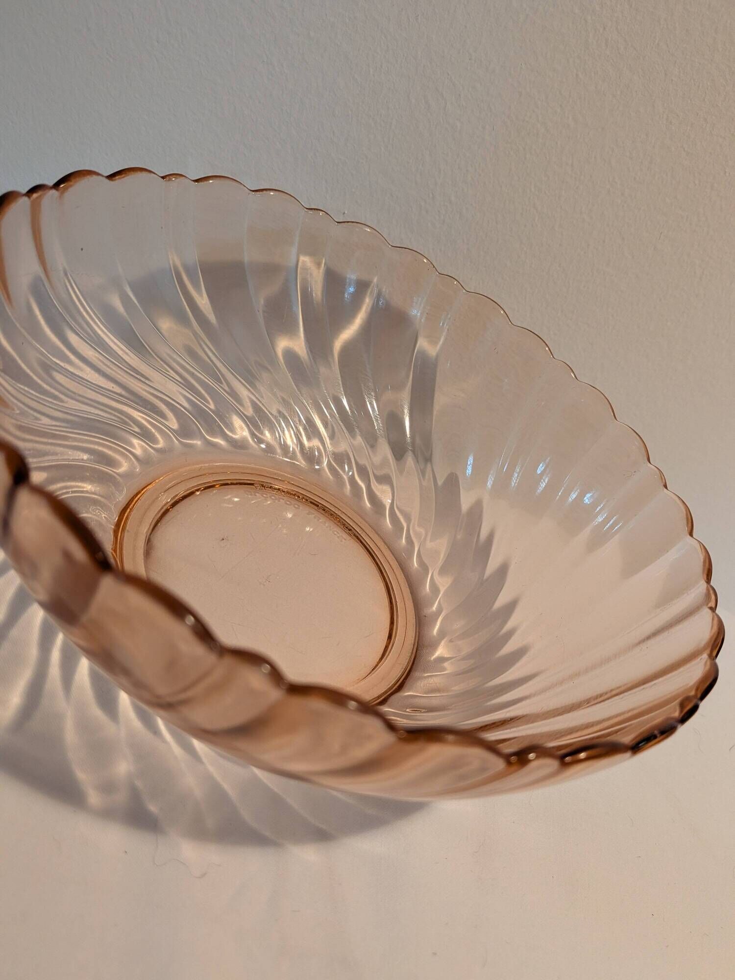 Very pretty vintage Arcoroc France bowl, model Rosaline, in powder pink glass.