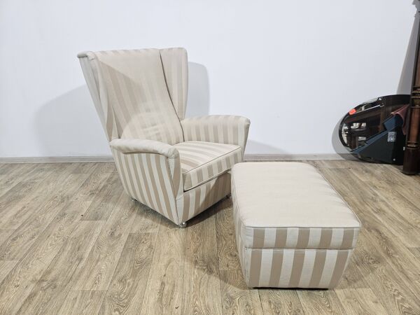Fauteuil à oreilles avec repose-pieds, années 1960.