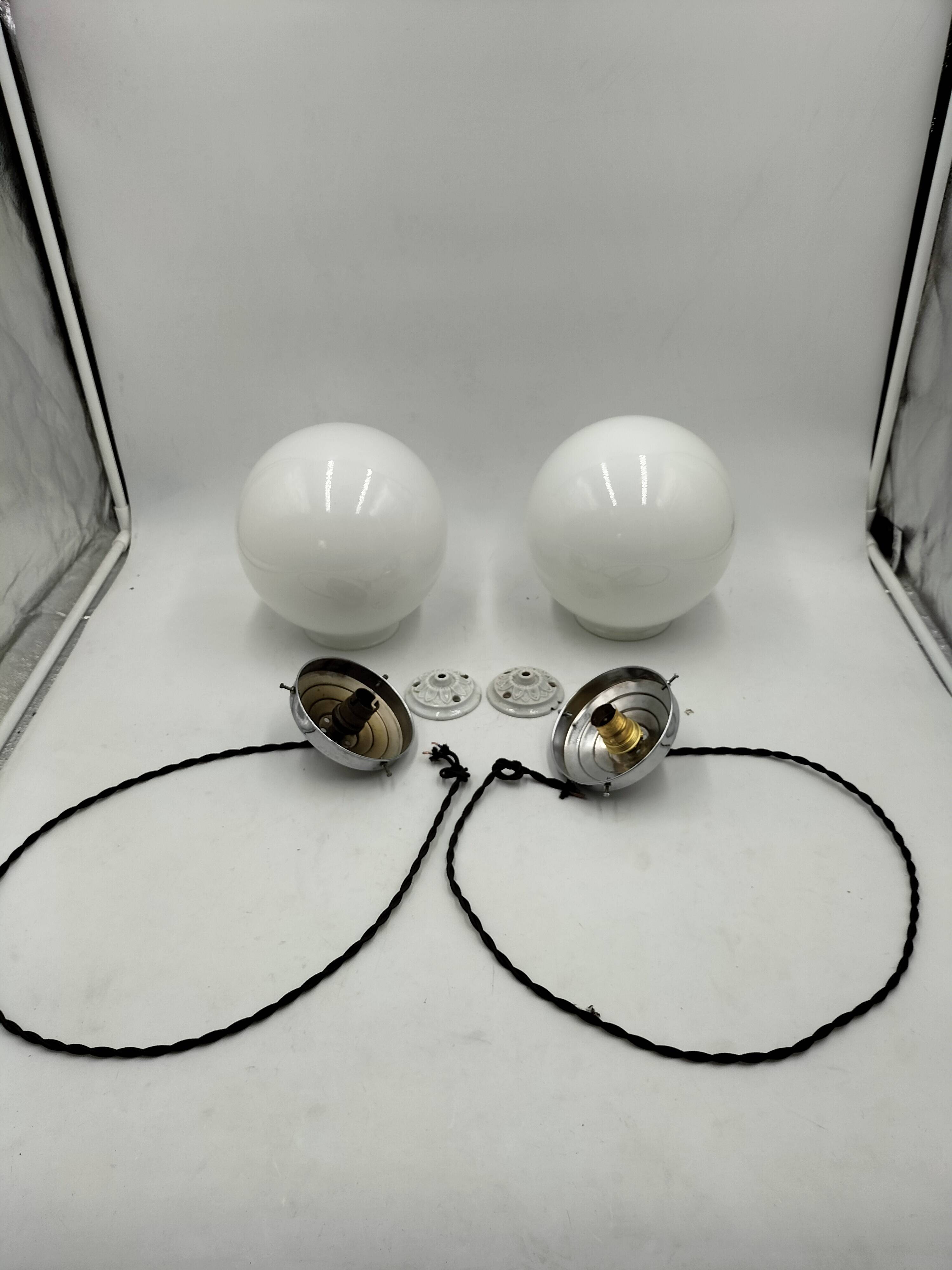 Opaline ball suspensions