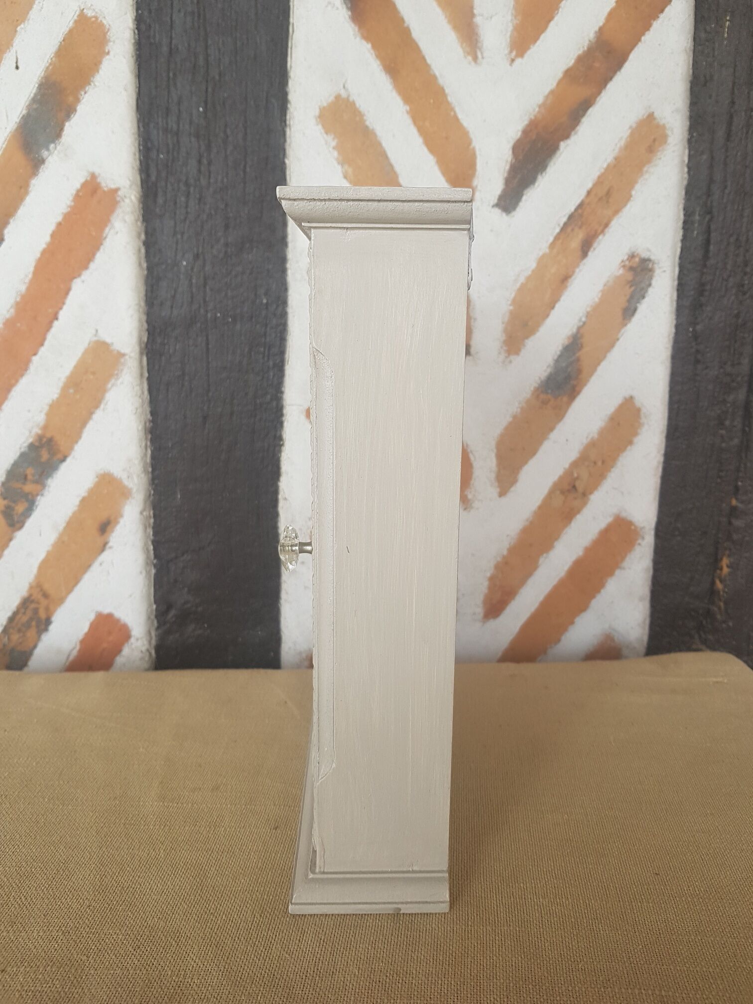 Elegant linen patinated key box