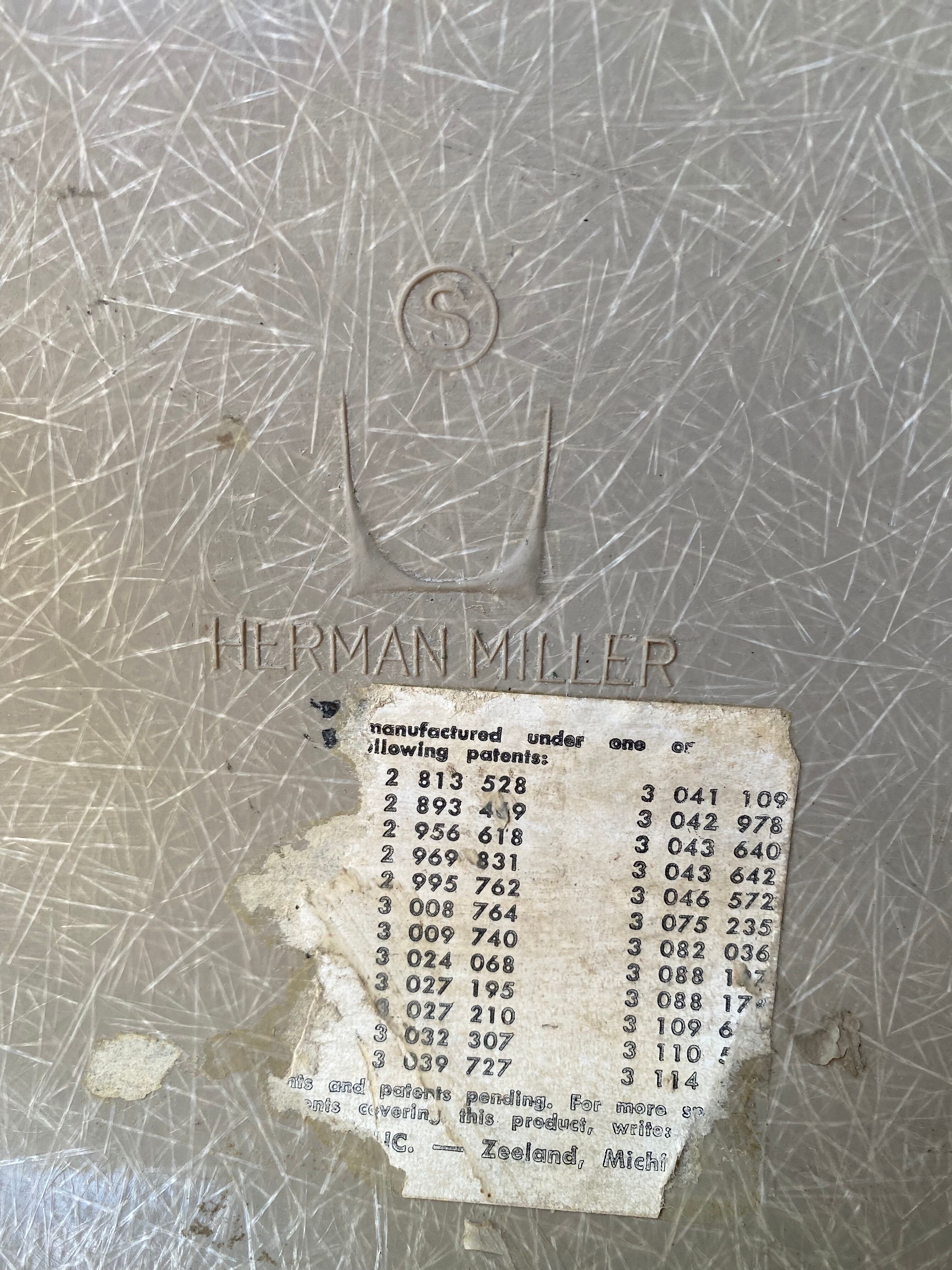 DSW Fiberglass Chair - Charles Eames - 50s