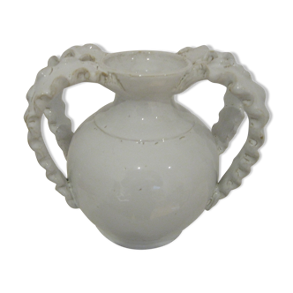 White vase with 4 coves