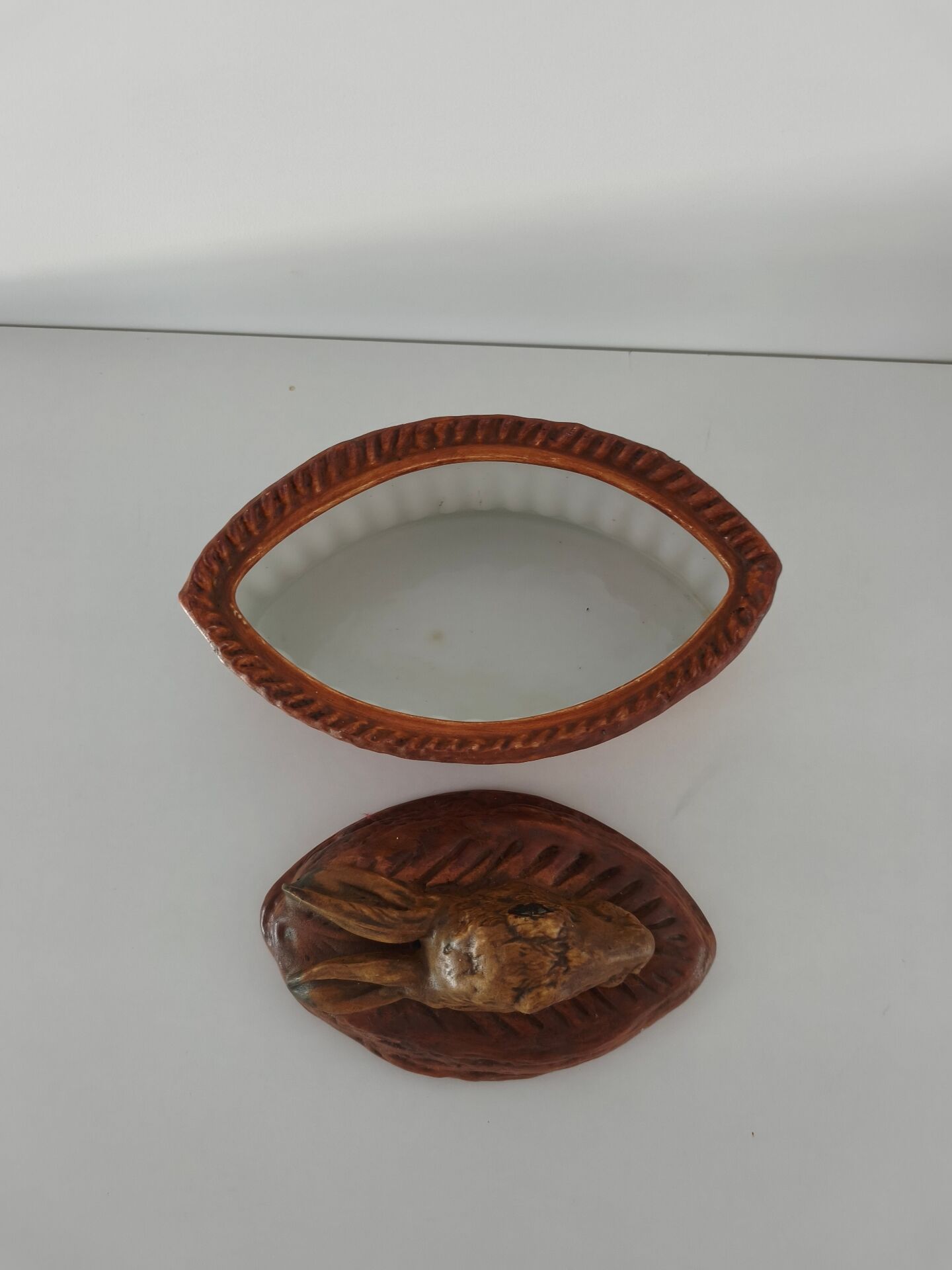 Terrine en porcelaine trompe-l'oeil pâté lièvre lapin