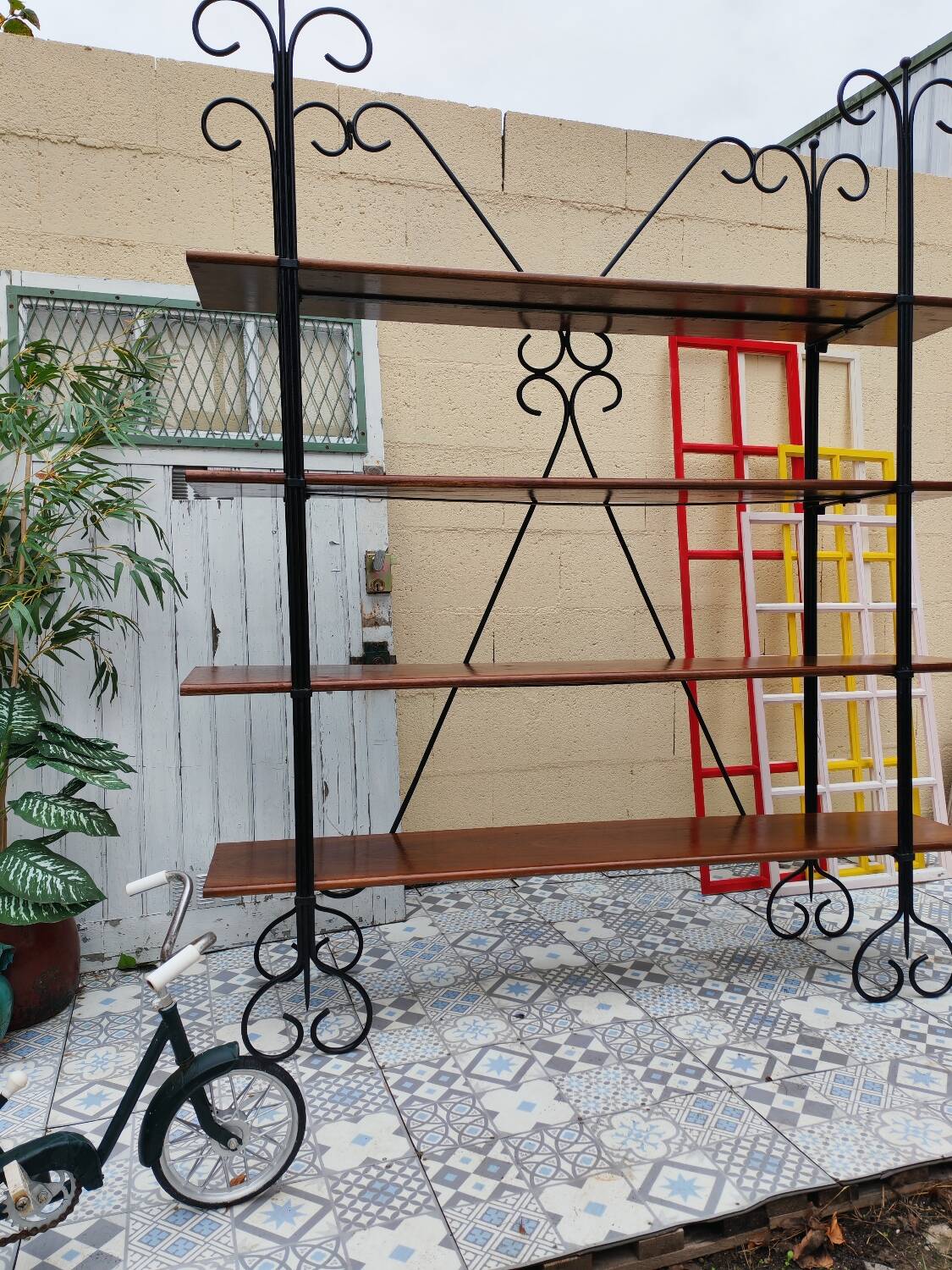 Rare bookshelf display unit