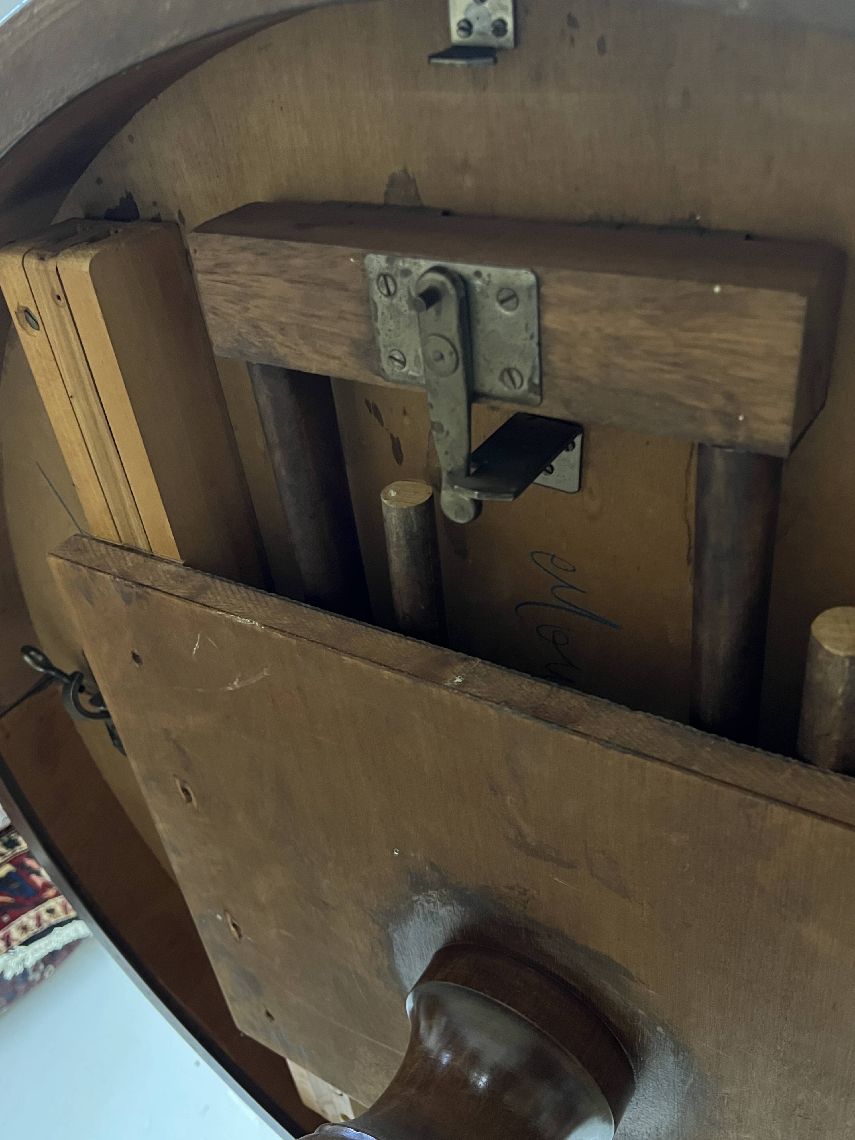 Empire style round table "Lion's Paws"