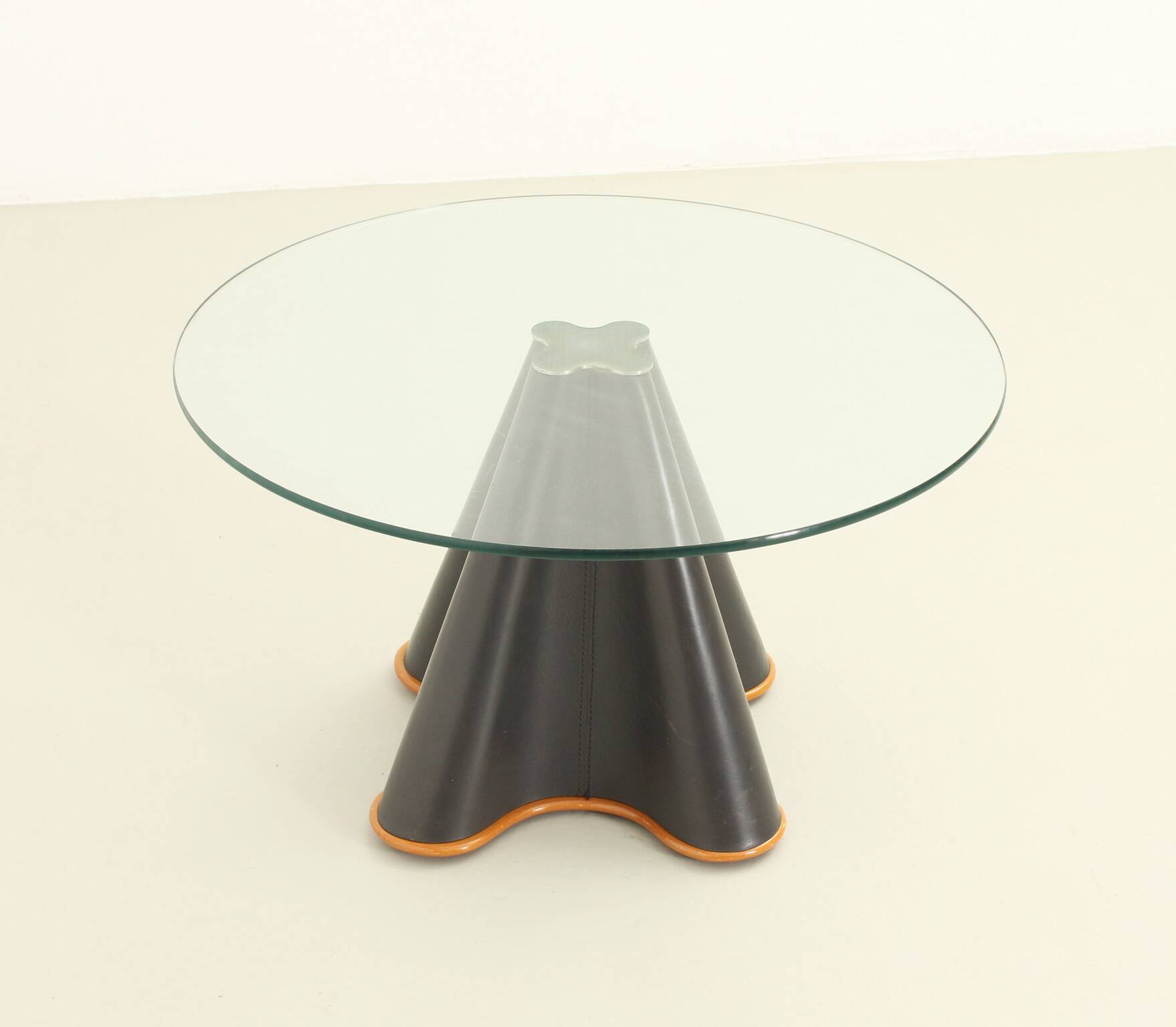 Trébol side table by Oscar Tusquets for Casas, Spain, 1993