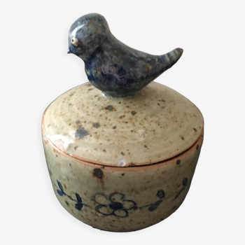 Pot en grès vernissé avec couvercle surmonté d’un oiseau (signature inconnue)