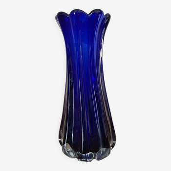 Vase en verre bleu art déco