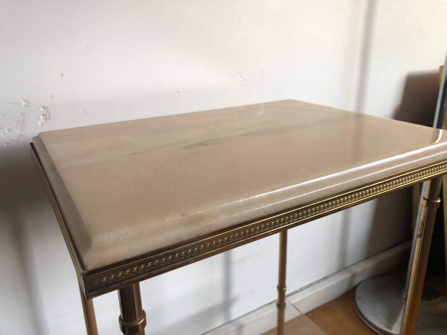 Pedestal side table in gold metal and marble