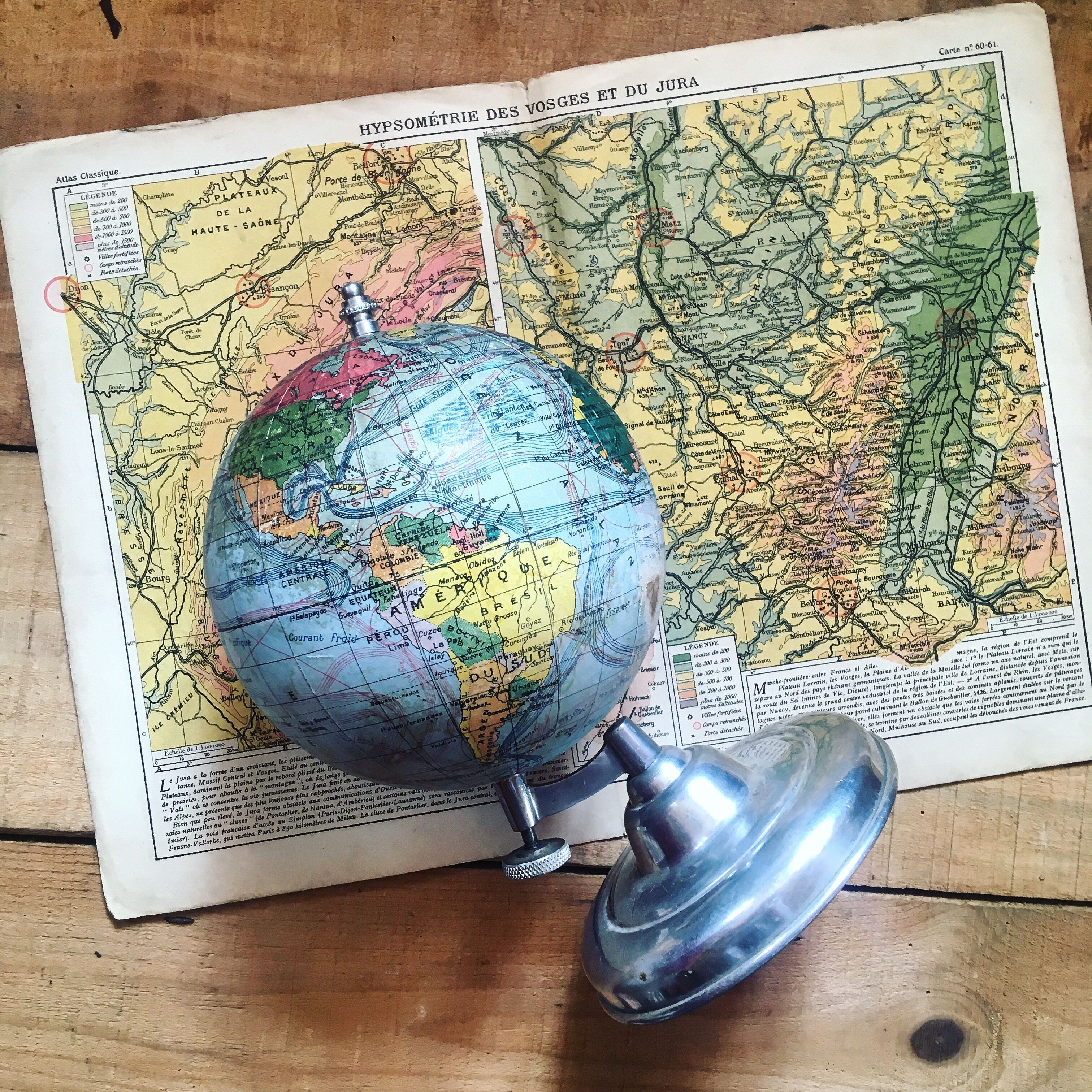 Former globe of the 40s/50s in boiled cardboard of the brand Taride