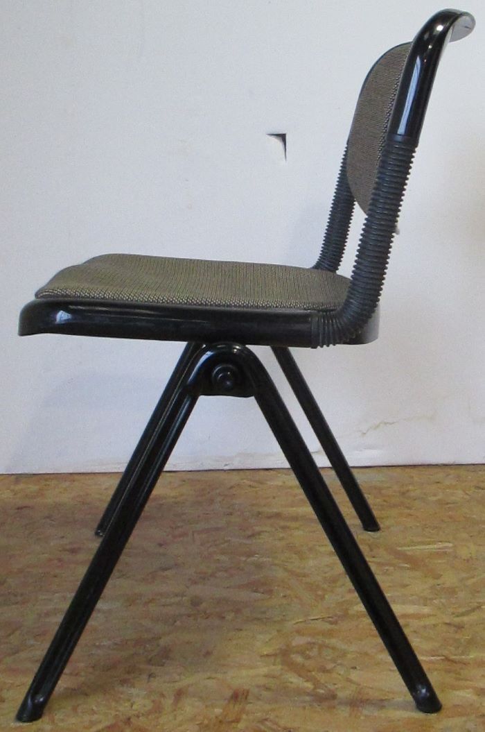 4 chaises Vertebra noires