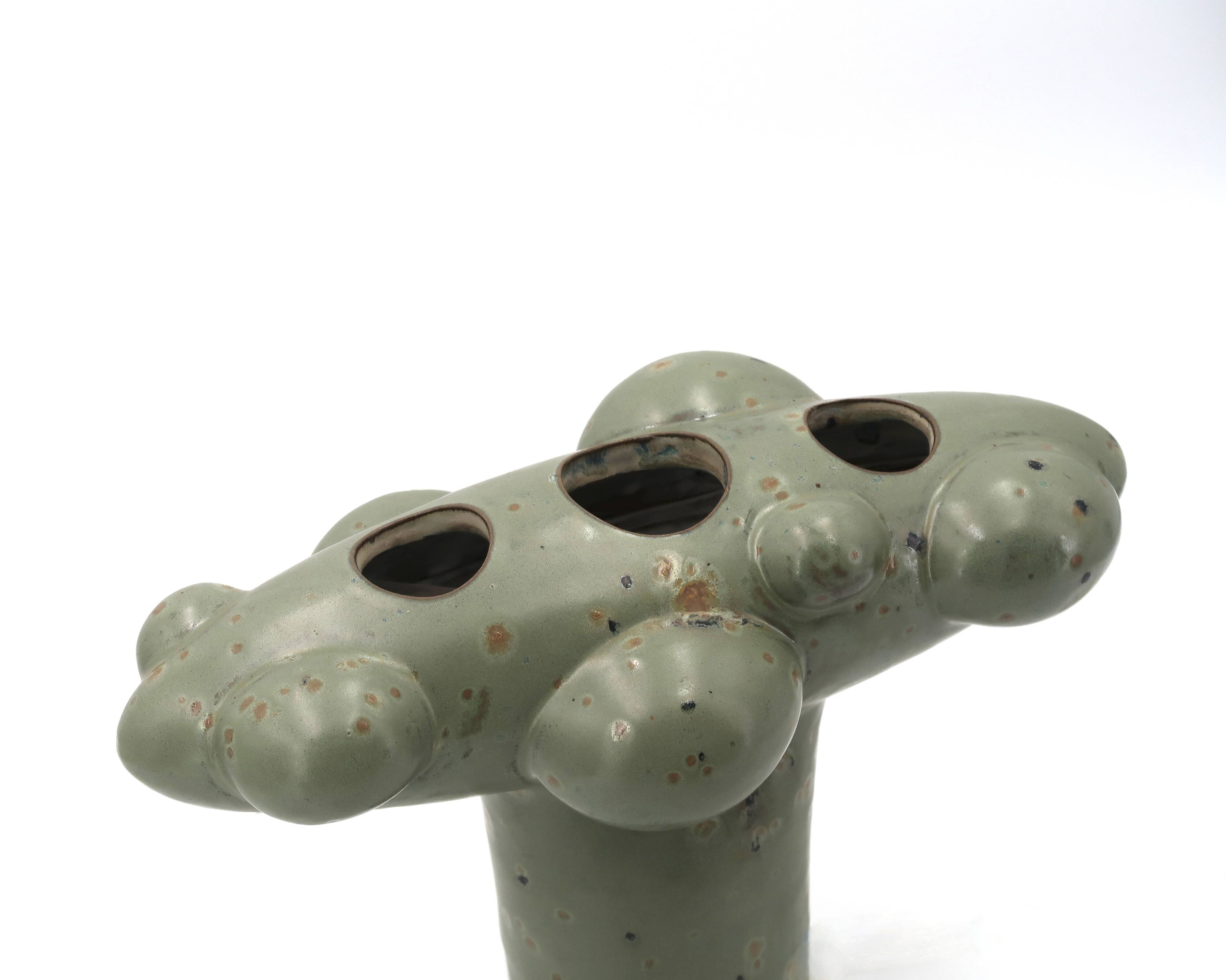 Organic sculptural accent lamp in green ceramic