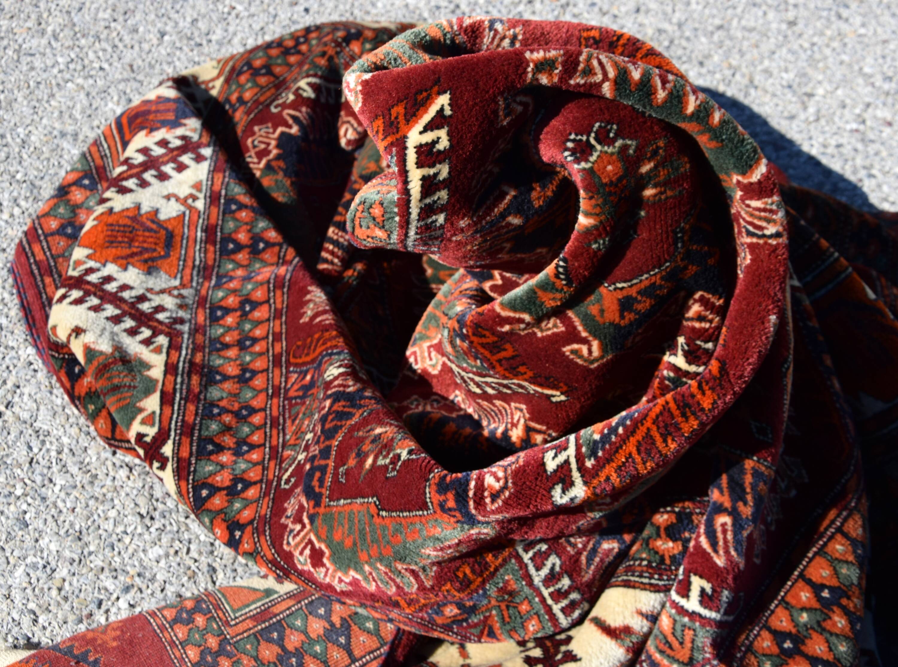 Turkmen Kizil-ayak Bukhara Rug: 2.65 X 1.85 - Handmade