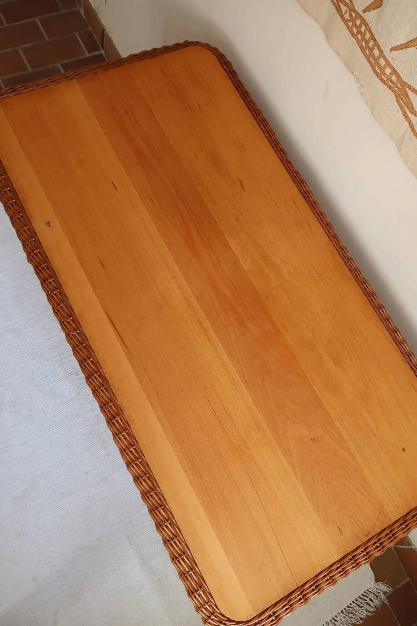Table à manger en rotin et osier, plateau en hêtre, années 60