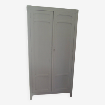 Armoire parisienne vintage, 2 portes réenchantée en gris perle.