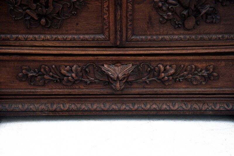 Library in the neo-renaissance style, circa 1890.