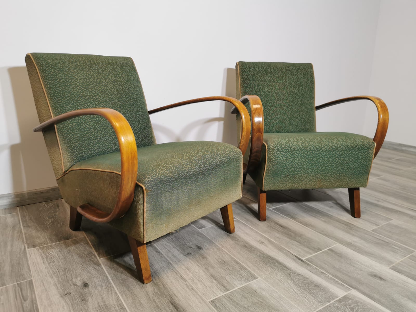 Fauteuils par Jindřich Halabala