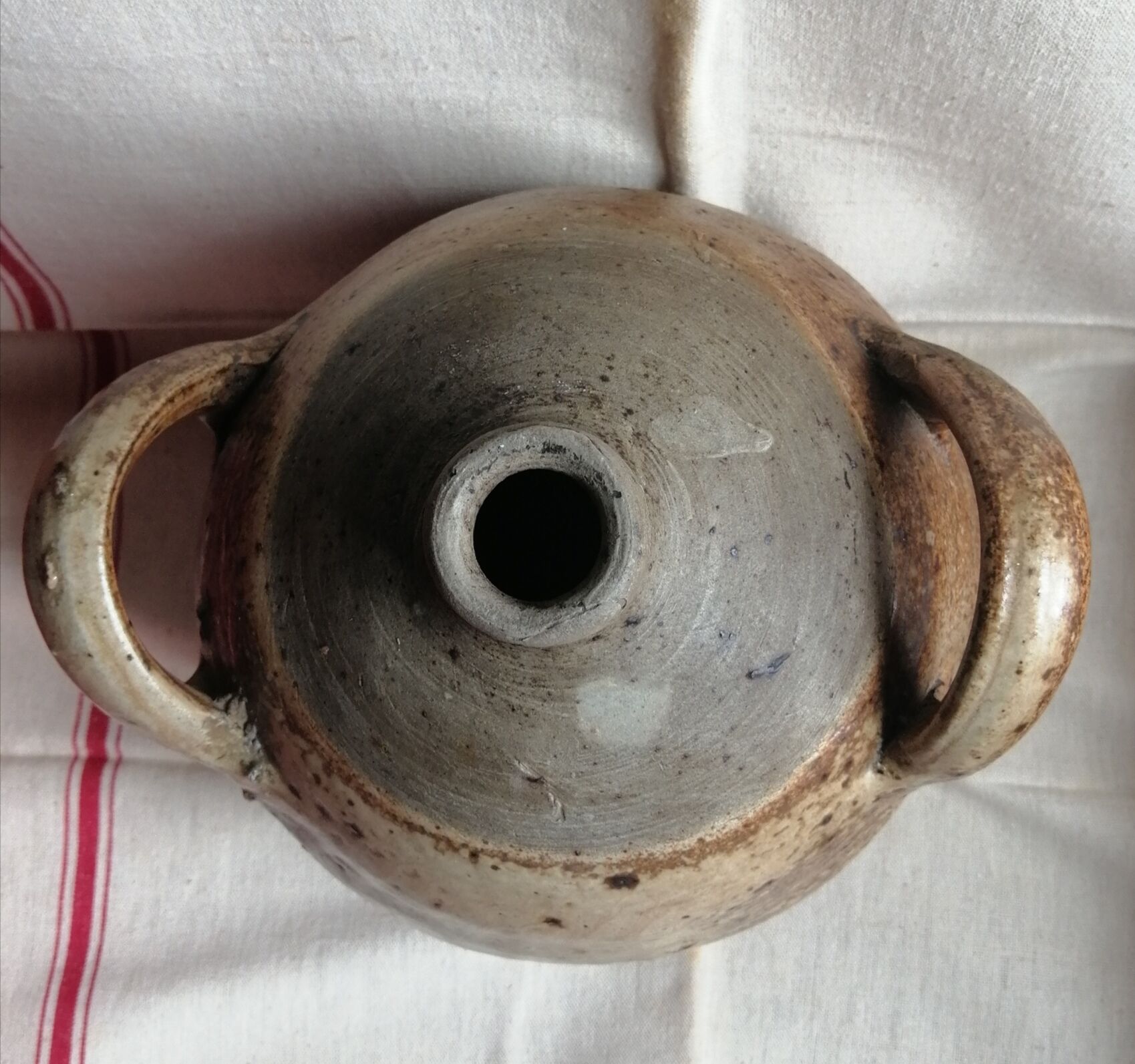 Lady jeanne or provencal jar