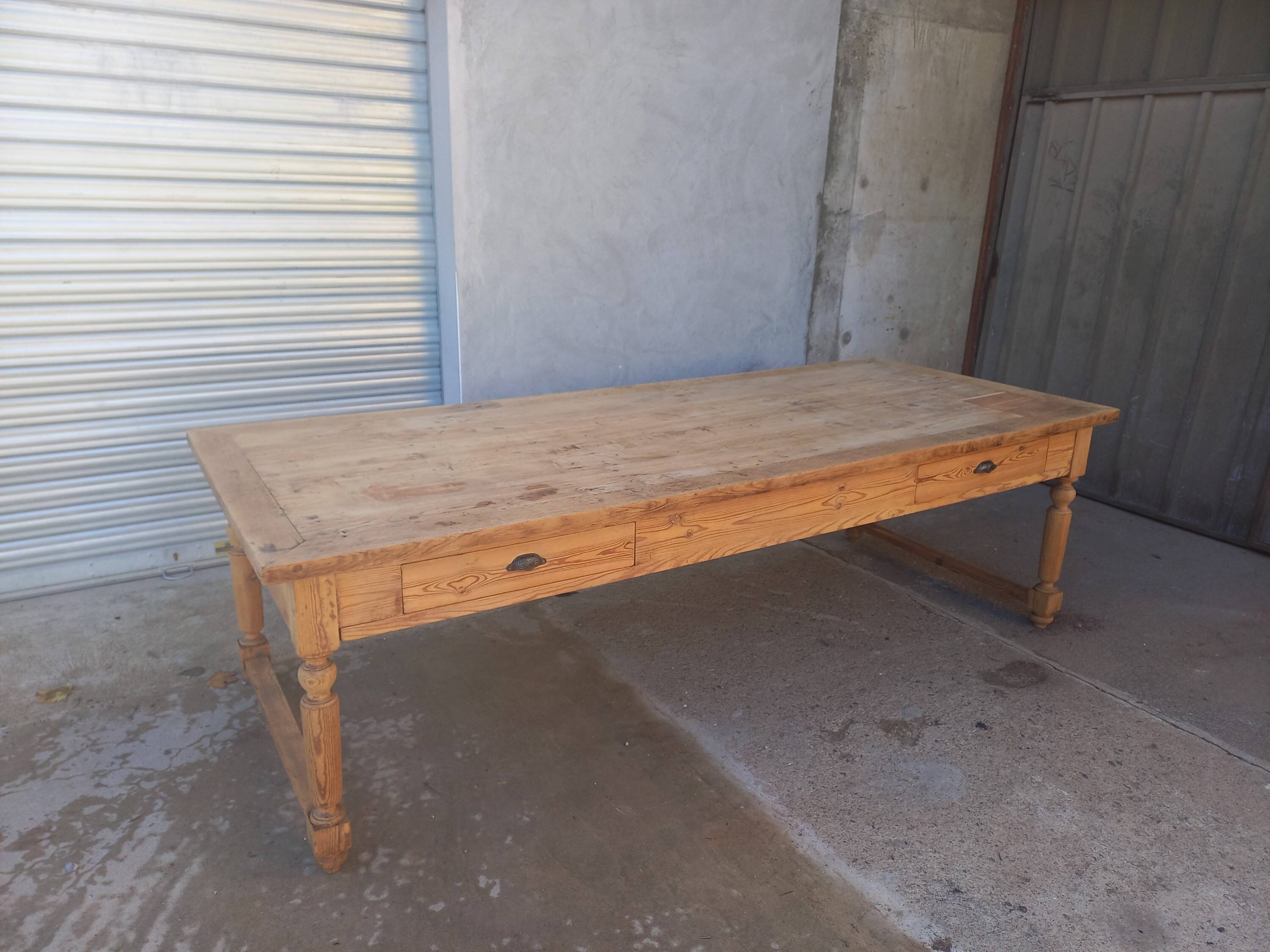Grande table de communauté en chêne et sapin