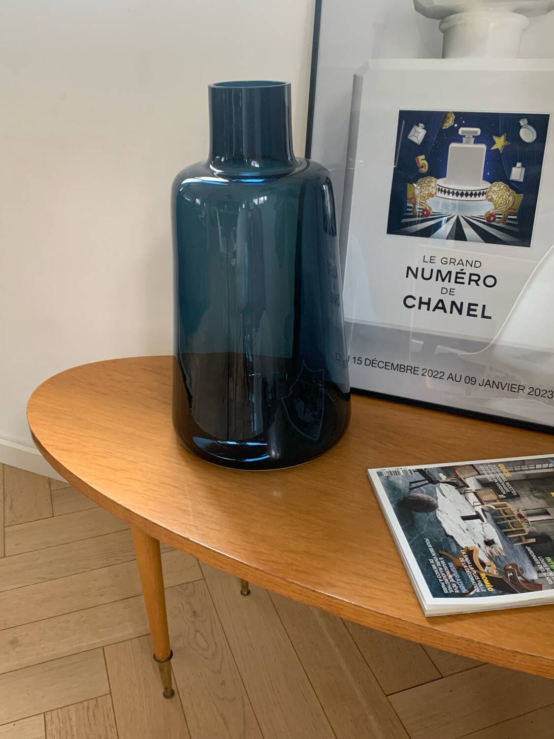 Coffee table with compass legs